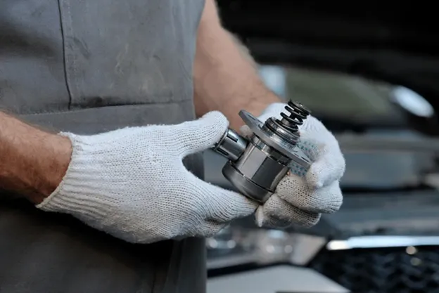 علائم خرابی پمپ بنزین ماشین و راه‌های تعمیر آن