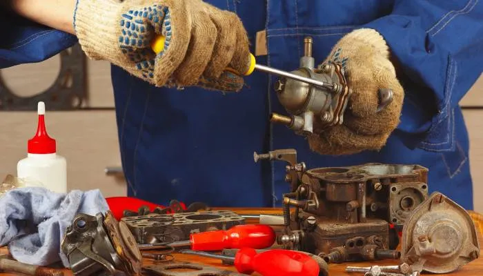 روشهای تست خرابی پمپ بنزین، علائم خرابی و زمان مناسب تعویض آن برای حفظ عملکرد بهینه خودرو را میآموزید.